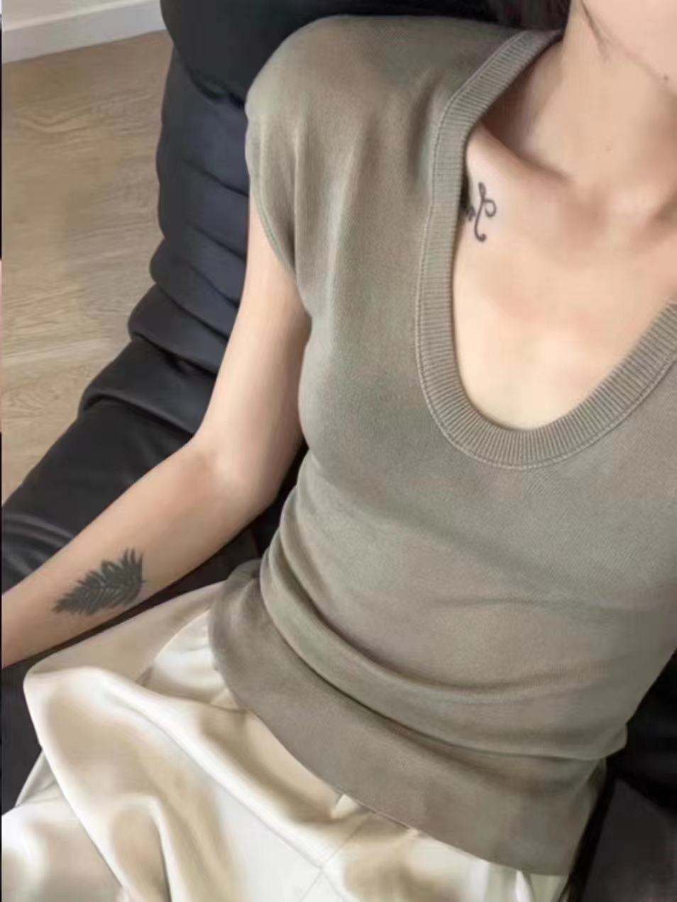 Women's Short Sleeve Knit Top Scoop Neck T-Shirt - handmadeknit